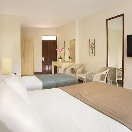 巴巴罗萨俱乐部酒店