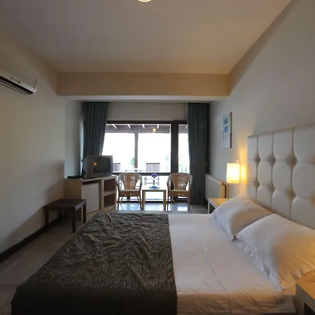 巴巴罗萨俱乐部酒店 4*